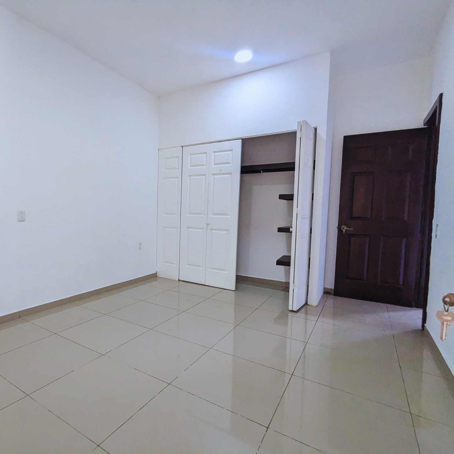 Apartamento de Lujo en Alquiler en Quintas del Bosque - 3 Niveles, Cochera para 3 Vehículos, Seguridad 24/7