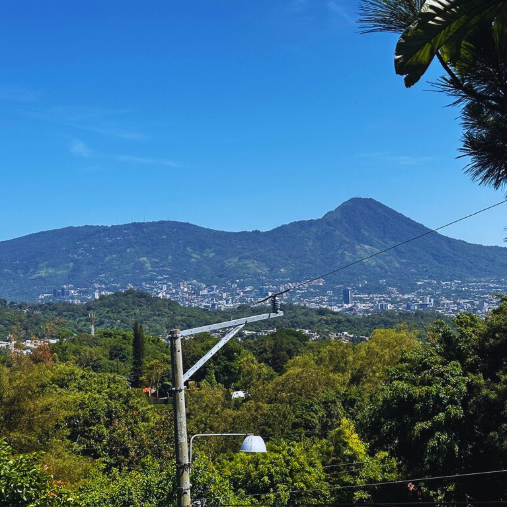 Amplio Terreno de 1,655 v² con Impresionantes Vistas a San Salvador en Privado Km 7 1/2 Planes de Renderos