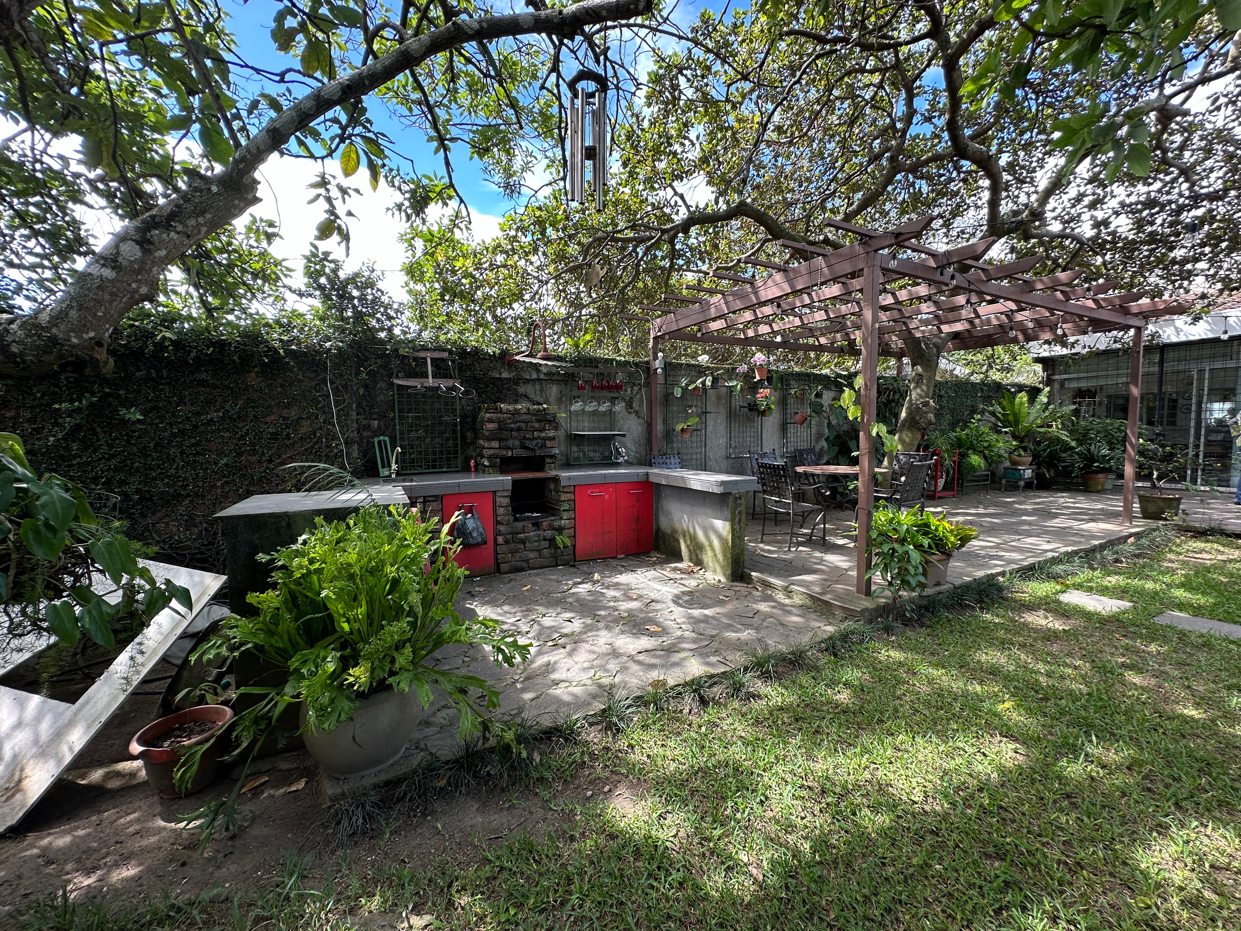 Alquilo casa 1 nivel en San Benito, sin muebles