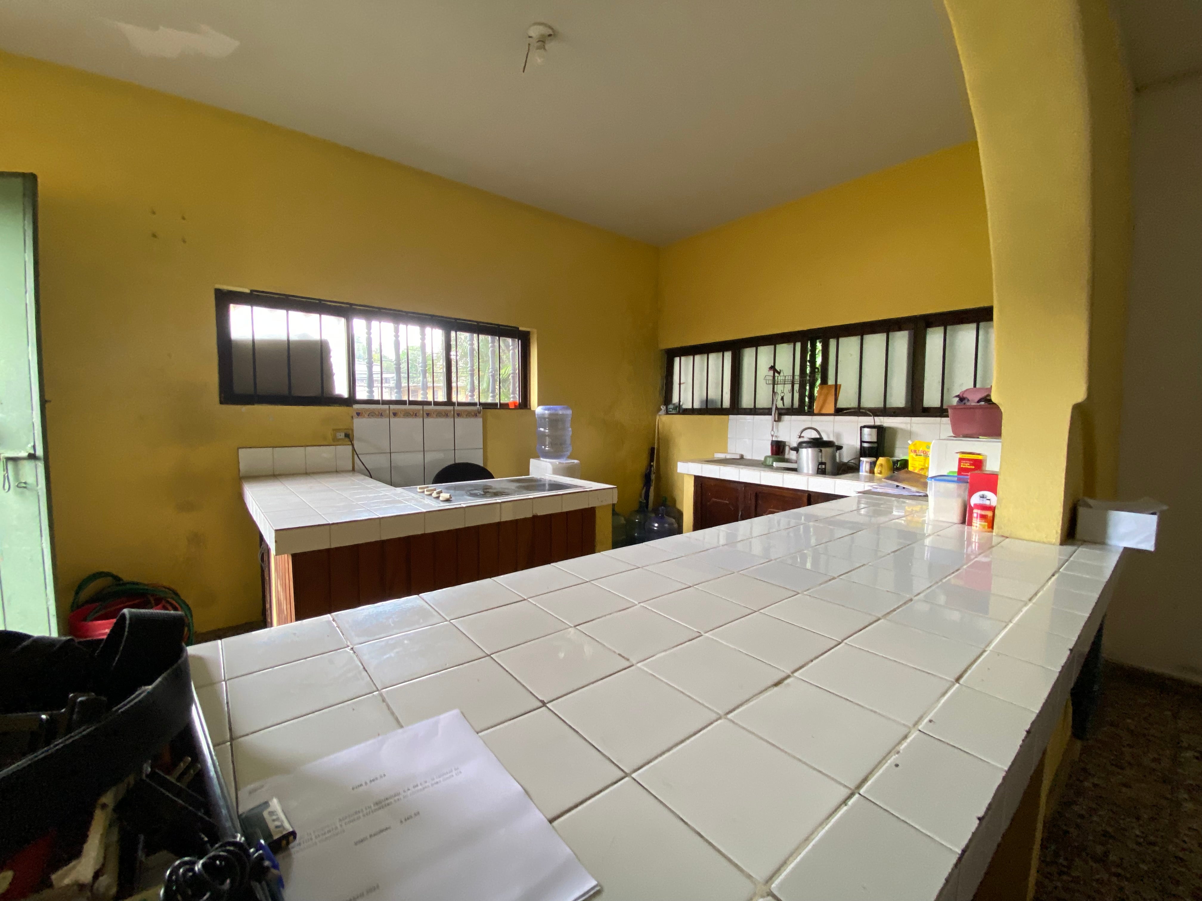 Amplia casa en venta cerca de FUDEM, Col. Flor Blanca | 631 vrs² | $325,000 USD