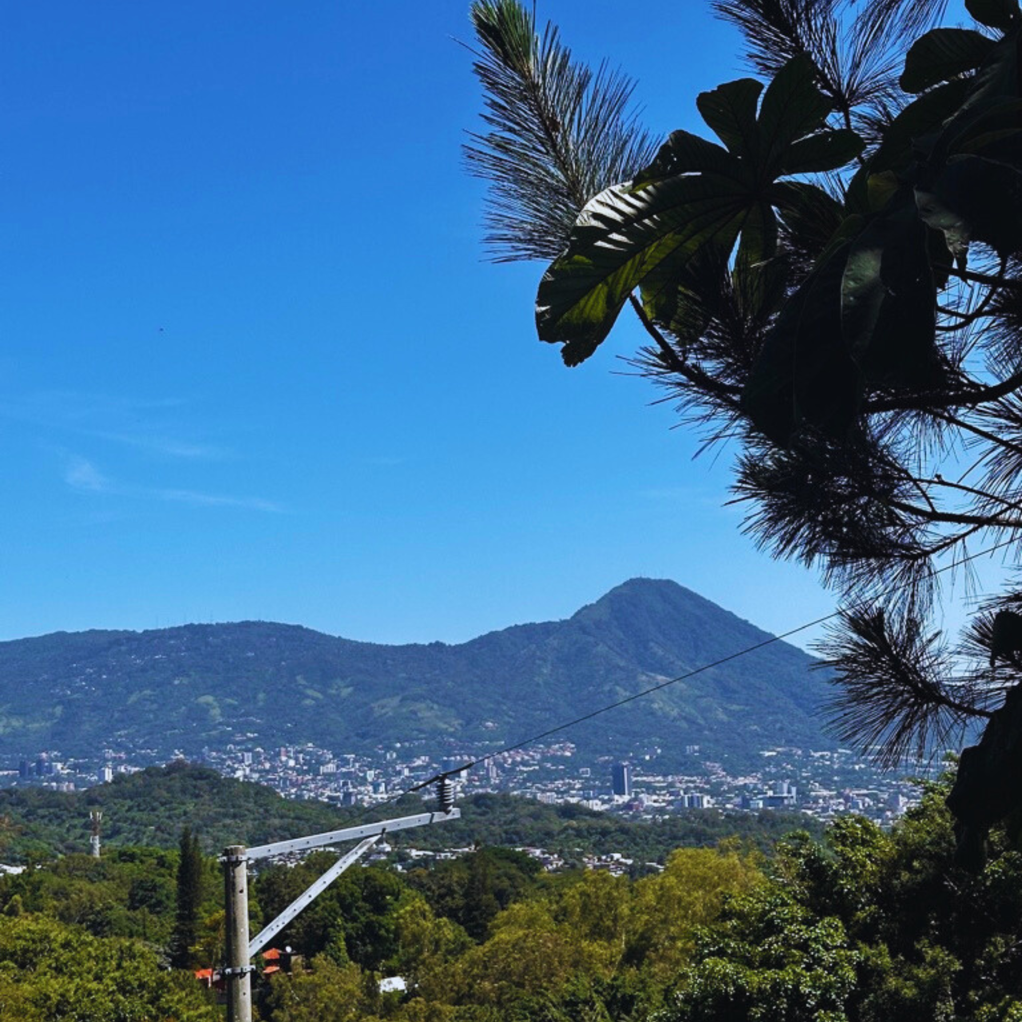 Amplio Terreno de 1,655 v² con Impresionantes Vistas a San Salvador en Privado Km 7 1/2 Planes de Renderos