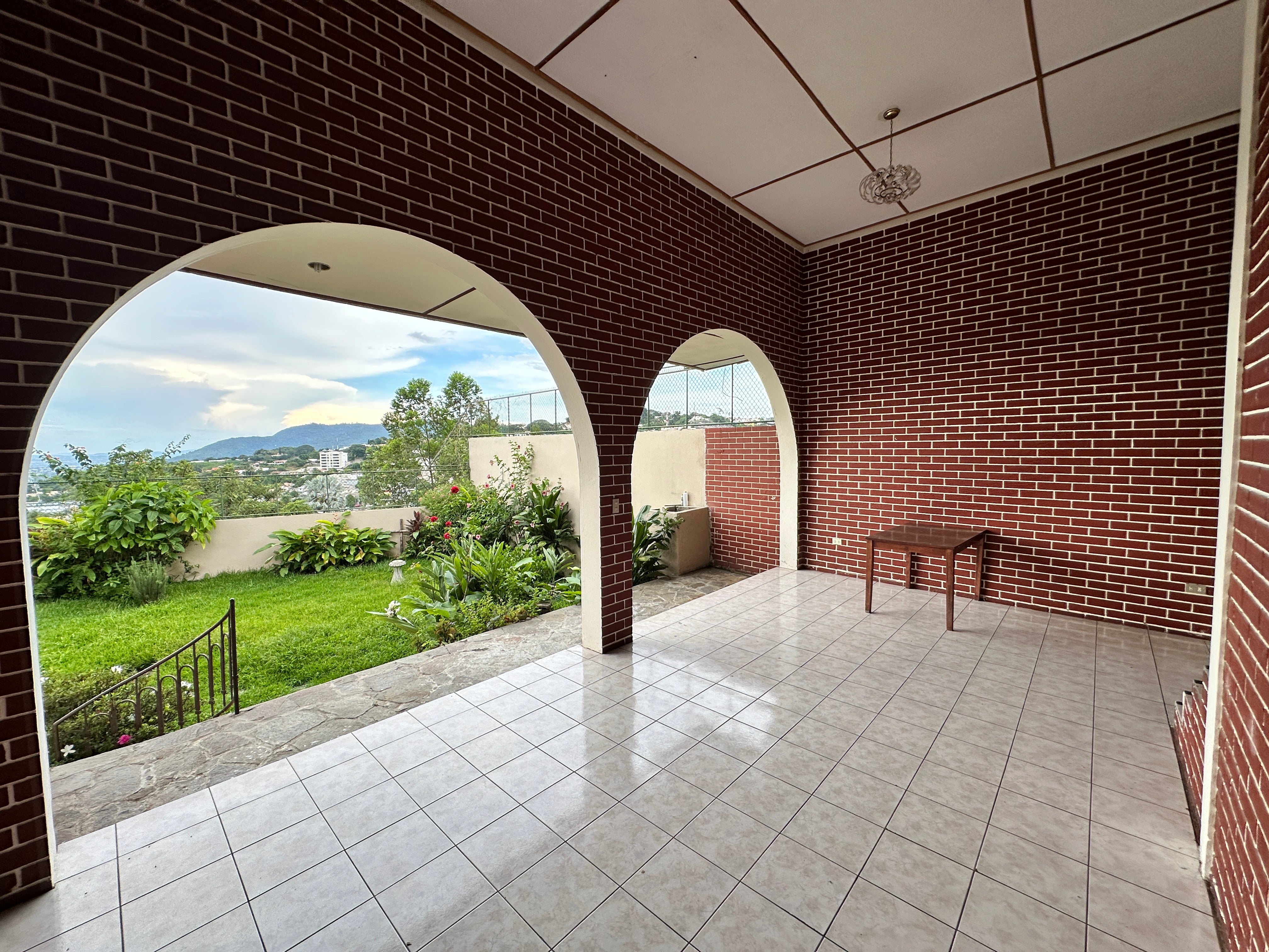 Casa con Vista Espectacular en Lomas de San Francisco - ¡Oportunidad Única!