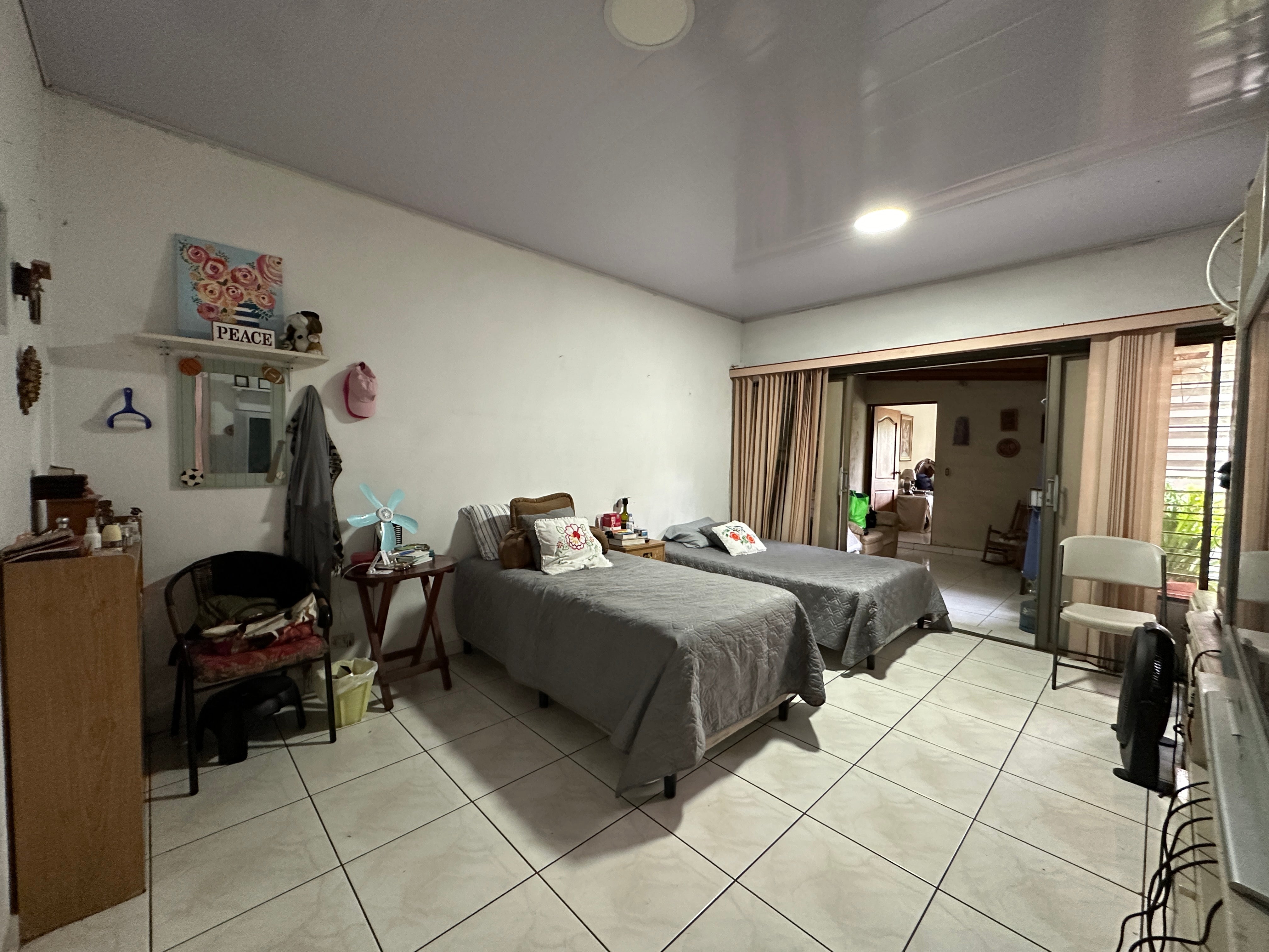 VENTA DE INMUEBLE / Lomas de San Francisco: Inmueble de 3,868 vrs2 con área común y piscina