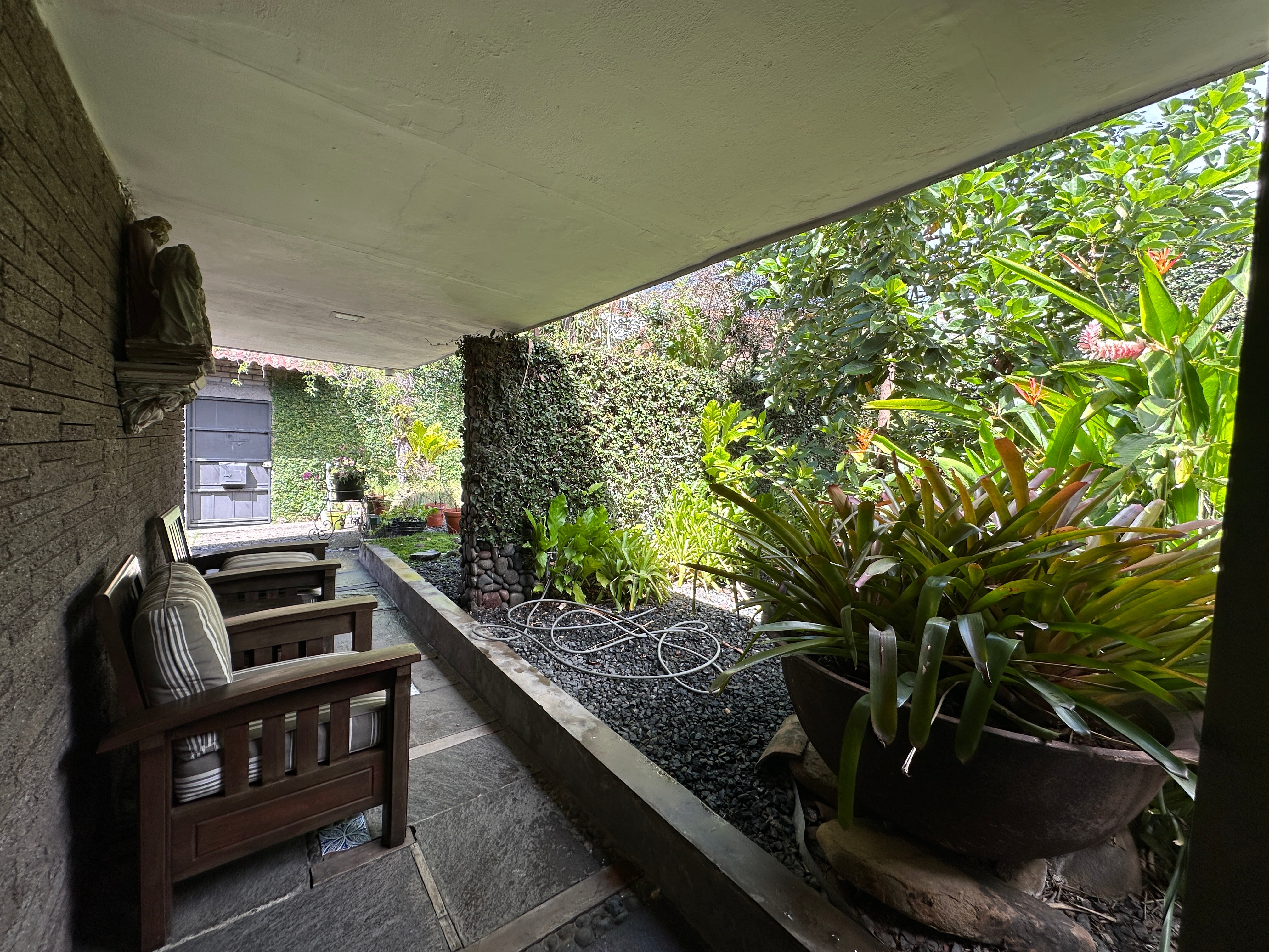 Alquilo casa 1 nivel en San Benito, sin muebles