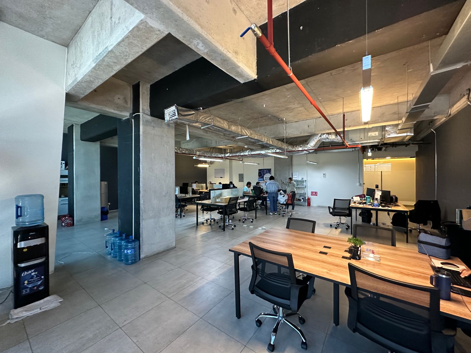 Exclusivo Local de Oficina para Alquiler en Torre Insigne, San Benito - Espacio Ideal para Co-working en El Salvador